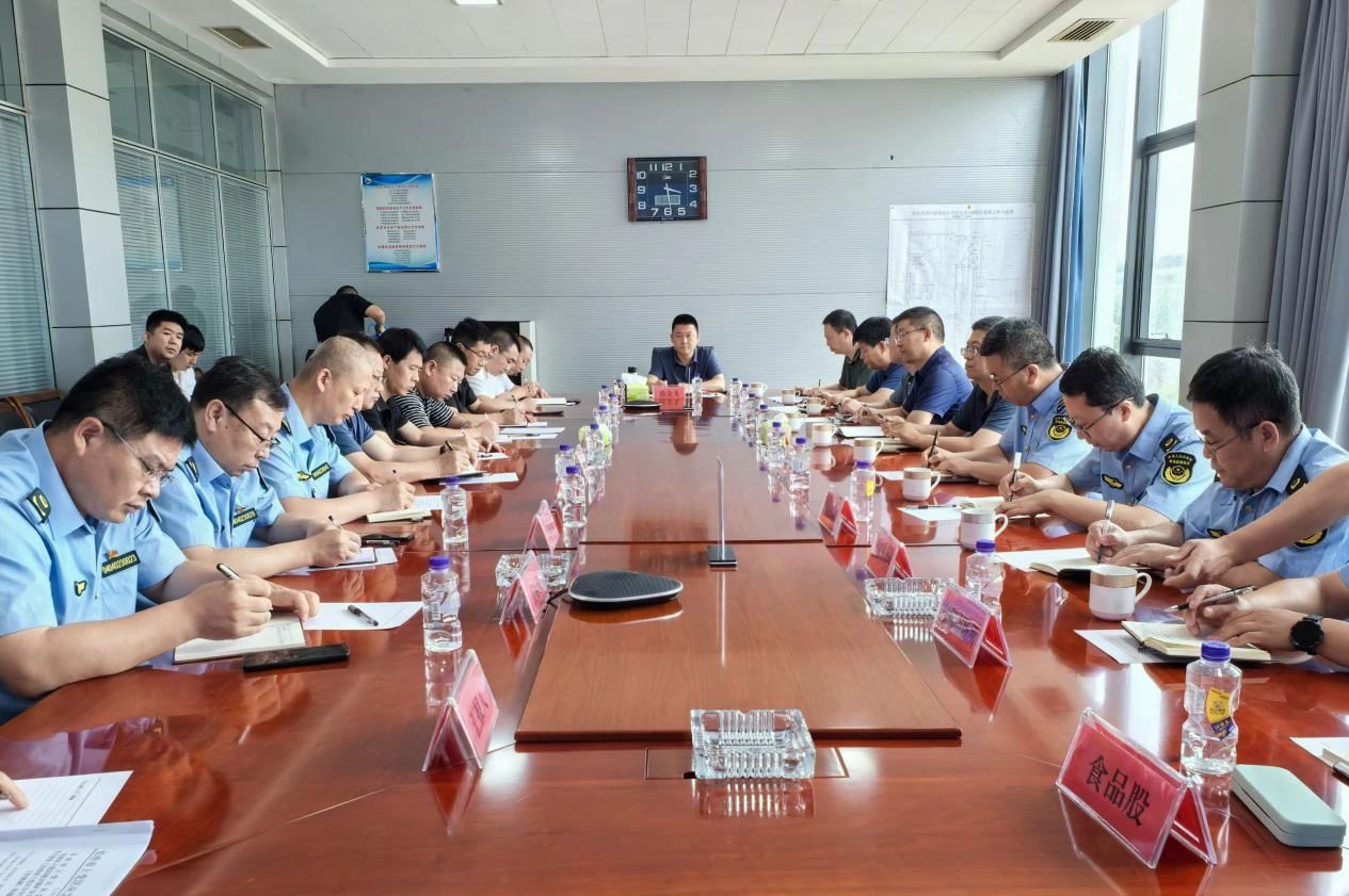 长治市上党区市场专委会安全出产“6996”工作机制推动会在西山煤业召开