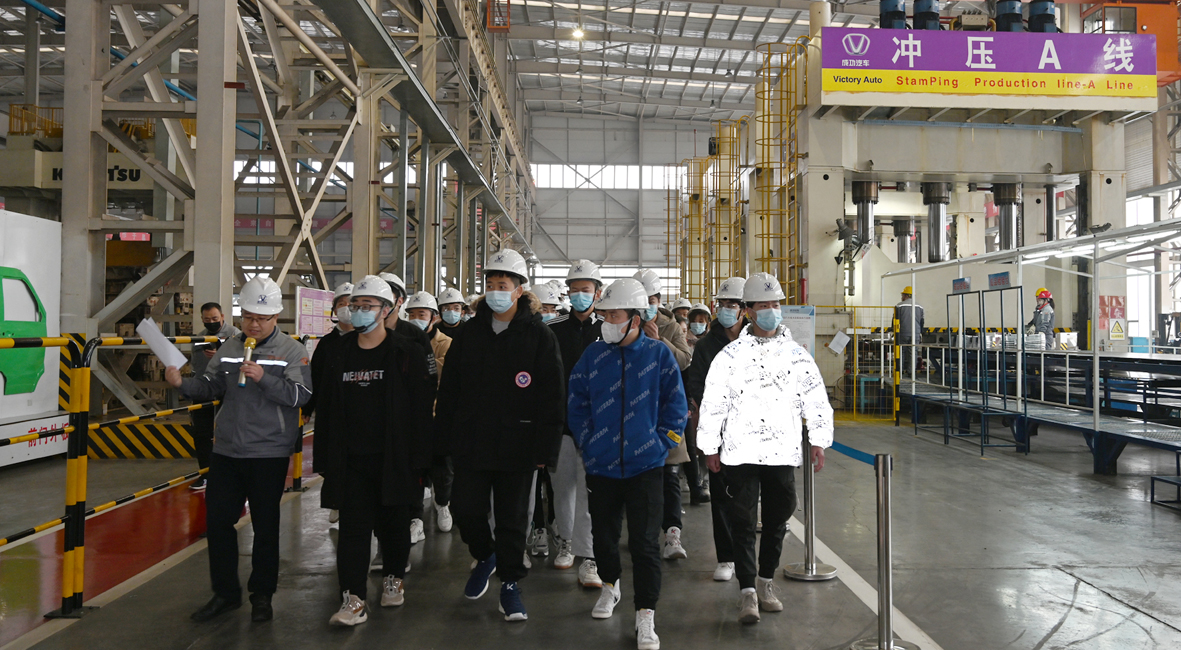 【工作动态】长治职业技术学院70名大二学生到圆梦钱包汽车实习参观